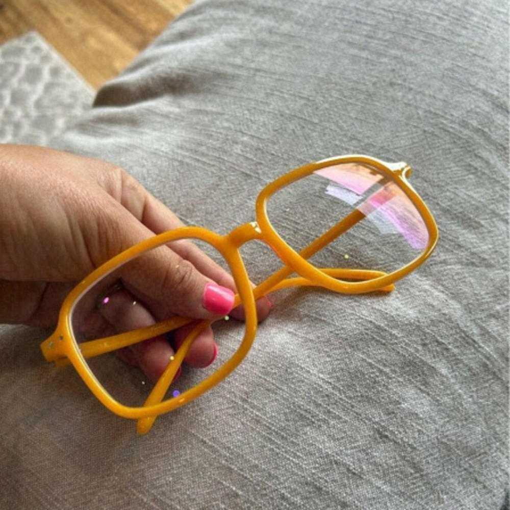 Mustard yellow unisex reading glasses. 1.50 prescription. So fun and trendy! Blu
